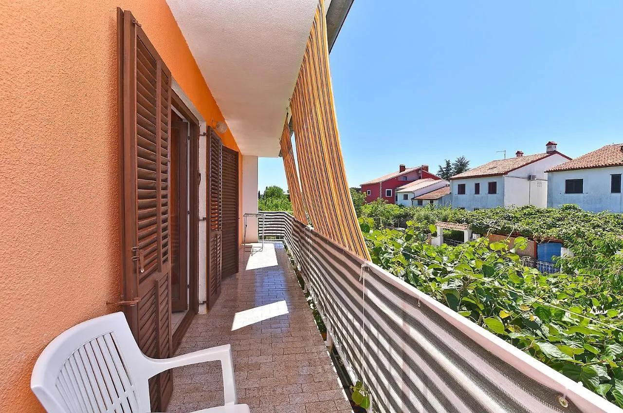 Apartments Mala Vala 925 - Adapted Fažana