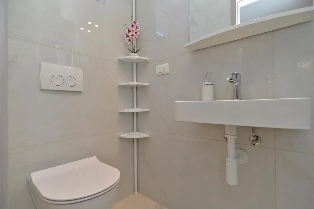 Apartments Mala Vala 925 - Adapted Fažana